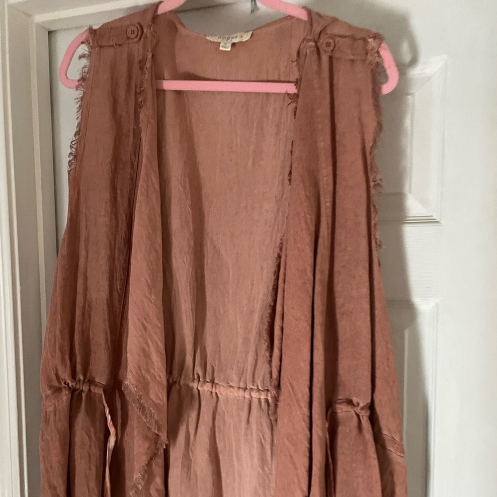 1x Umgee brown linen drawstring vest